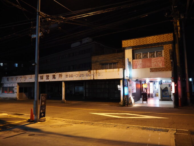 10月下旬12年ぶりの別府鉄輪温泉夜に情緒を増すタクシー営業所脇の赤ちょうちん