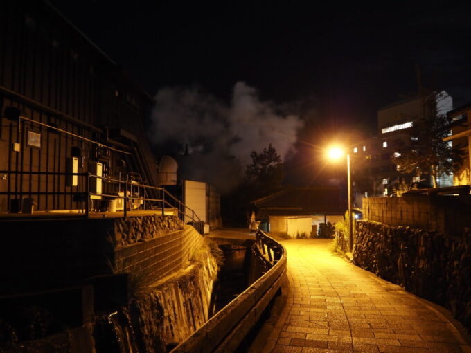 10月下旬12年ぶりの別府鉄輪温泉夜に深みを増す温泉街の情緒