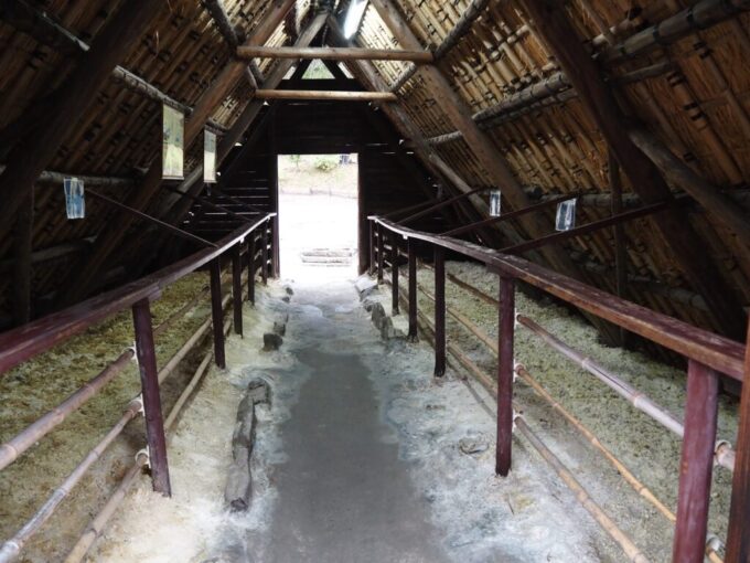 10月下旬12年ぶりの別府明礬温泉みょうばん・湯の里国の重要無形民俗文化財にも指定された300年間変わらぬ製法で湯の花の製造を続ける湯の花小屋内部を見学