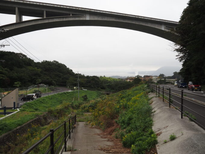 10月下旬12年ぶりの別府明礬温泉から紺屋地獄別府温泉保養ランドへと歩く絶景の道