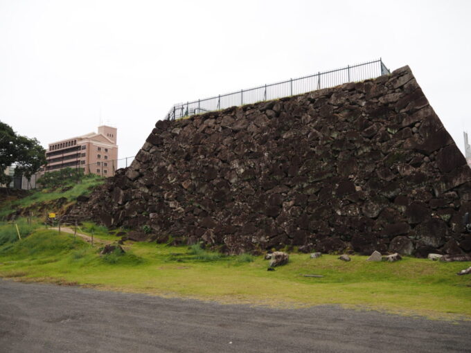 10月下旬初めての大分大分城址公園府内城跡かつては四層の天守閣が築かれていたという大きな天守台