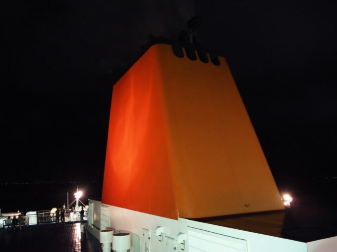 10月下旬初めての関西九州航路商船三井さんふらわあさんふらわあぱーる商船三井さんふらわあのオレンジ一色のファンネル