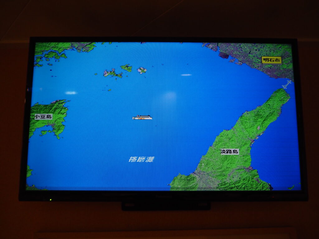 10月下旬初めての関西九州航路商船三井さんふらわあさんふらわあぱーるふと目覚めればもう播磨灘小豆島と淡路島の中間を航行中