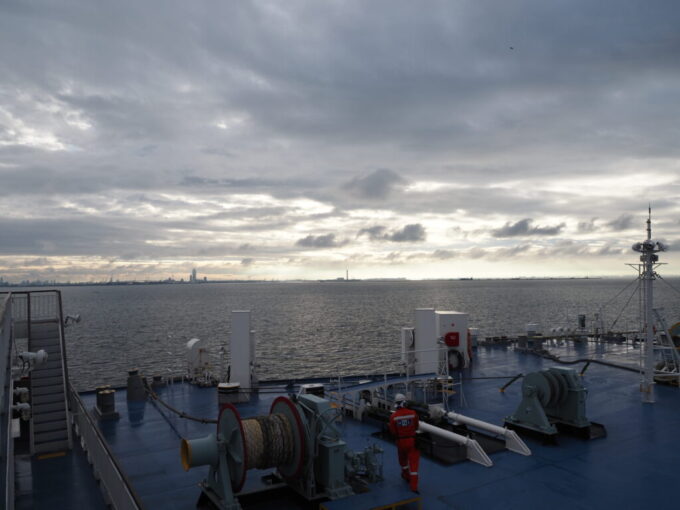 10月下旬初めての関西九州航路商船三井さんふらわあさんふらわあぱーる右舷から遠く望む大阪の街