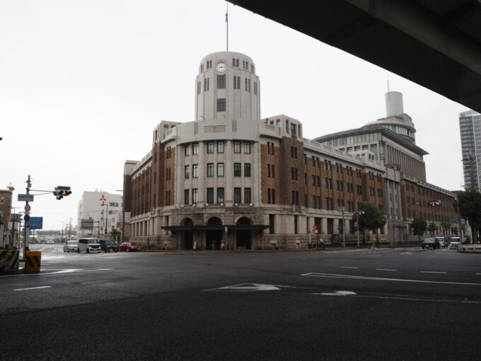 10月下旬16年ぶりの神戸1927年に建築され1998年に改築された神戸税関の建物