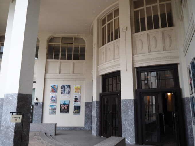 10月下旬16年ぶりの神戸神戸税関昭和2年築の旧館部分の優美な空間