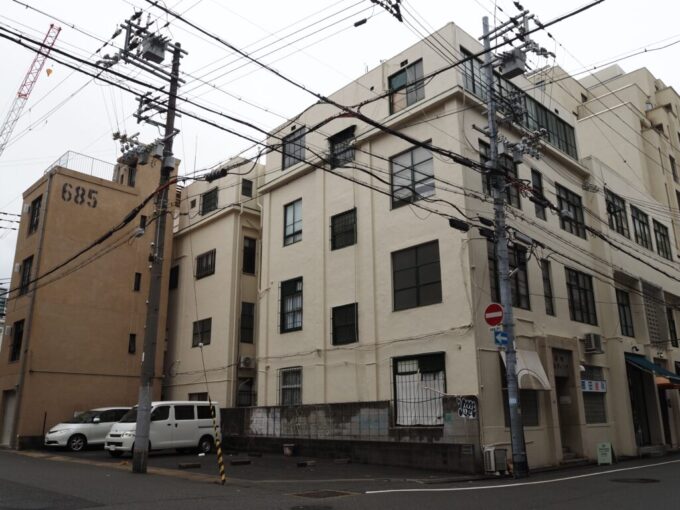 10月下旬16年ぶりの神戸乙仲通に建つ昭和レトロな栄町ビルディング