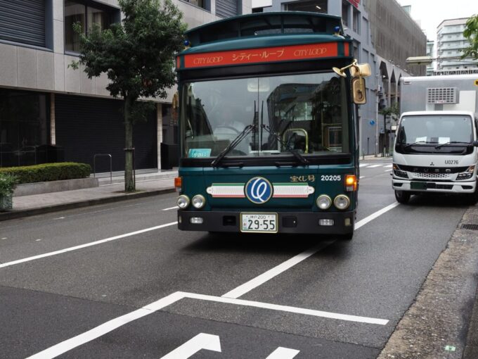 10月下旬16年ぶりの神戸観光に便利な神姫バスの運行するシティーループ