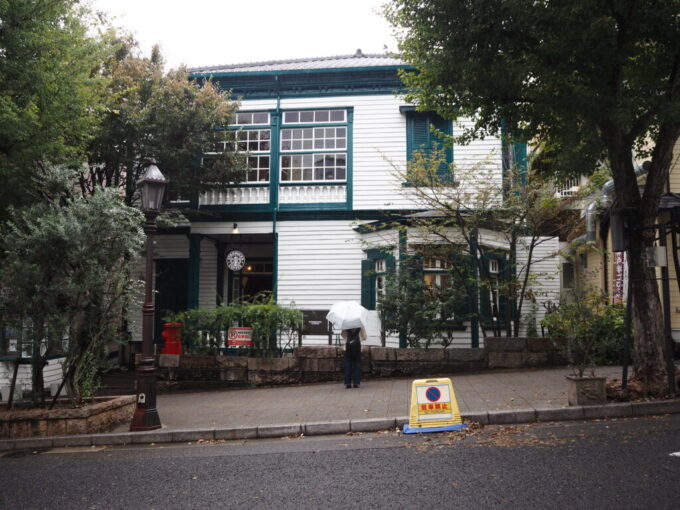 10月下旬16年ぶりの神戸国の登録有形文化財の建物を利用した北野異人館街のスタバ