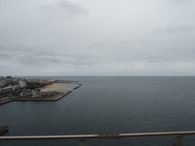 10月下旬本四海峡バス阿波エクスプレス神戸号は明石海峡大橋へと入り舞子浜を見おろし本州関西に別れを告げる