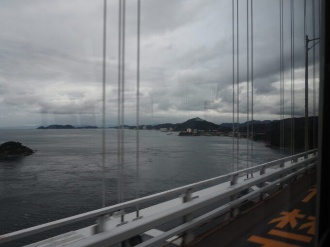 10月下旬本四海峡バス阿波エクスプレス神戸号は大鳴門橋を渡りまもなく四国徳島上陸