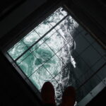 10月下旬大鳴門橋の下部を利用した大鳴門橋遊歩道渦の道ガラスの床に立ち生まれては消える渦潮を真上から眺める