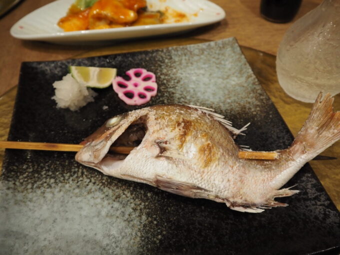 10月下旬初めての鳴門炉端居酒屋せん鱻小鯛の原始焼き