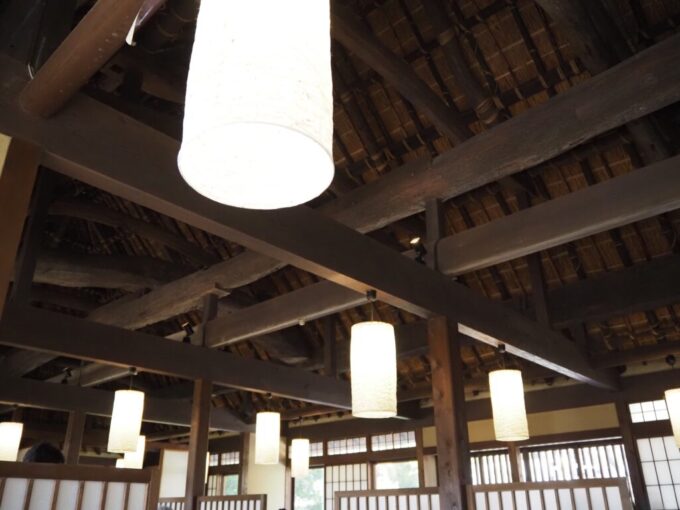 10月下旬初めての屋島四国村併設のざいごうどんわら家移築された江戸時代築の古民家でうどんを味わう