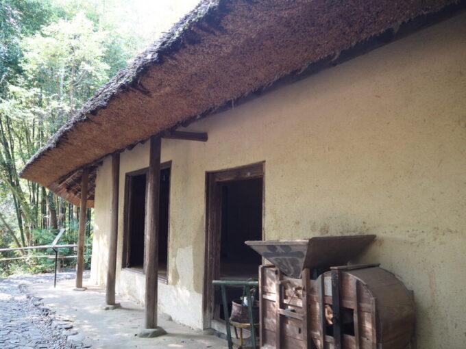 10月下旬初めての屋島四国村ミウゼアム江戸時代後期築東讃岐の典型的な農家山下家住宅