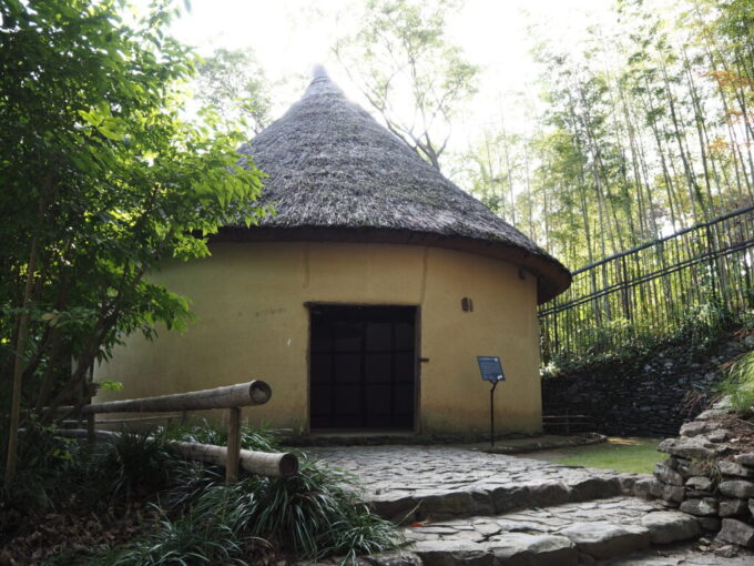 10月下旬初めての屋島四国村ミウゼアム丸い屋根が印象的な坂出の冨木田家砂糖しめ小屋