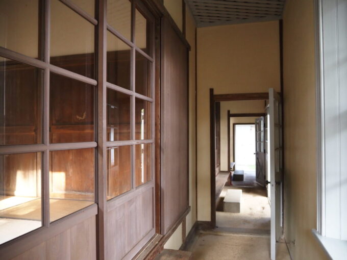 10月下旬初めての屋島四国村ミウゼアムクダコ島灯台退息所日本人灯台守向けに和室となった間取り