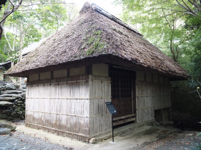 10月下旬初めての屋島四国村ミウゼアム祖谷から移築された中石家住宅納屋