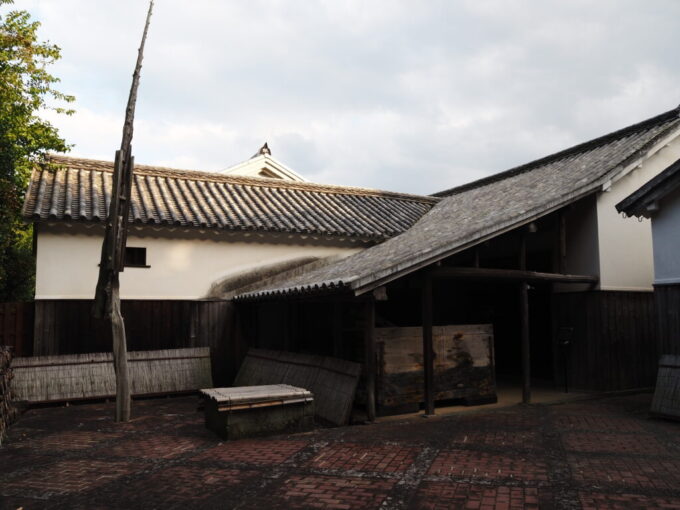 10月下旬初めての屋島四国村ミウゼアム醬油蔵さらに古い江戸時代築の仕込蔵