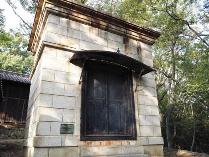 10月下旬初めての屋島四国村ミウゼアム茨城県稲田産の花崗岩を使用した小豆島の石蔵