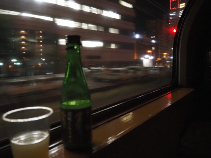 10月下旬夜の高松駅7年半ぶりの再会となる285系サンライズ瀬戸号は定刻通りに高松を駅を出発し夜の闇へと向け走り出す