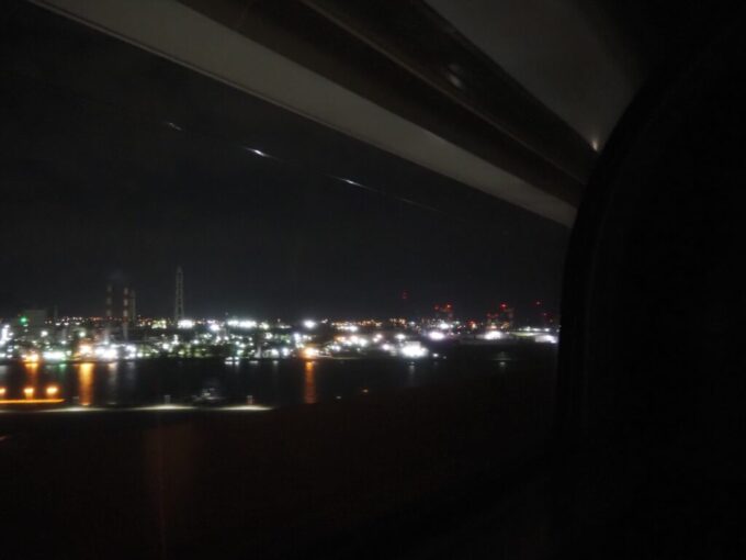 10月下旬7年半ぶりの再会となる285系サンライズ瀬戸号瀬戸大橋線の頭上に瀬戸中央自動車道が覆いかぶさりまもなく瀬戸大橋へ