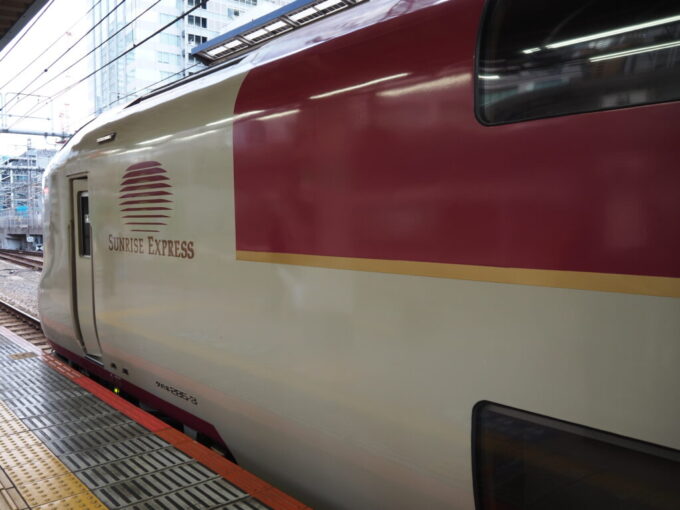 10月下旬7年半ぶりの再会となる285系サンライズ瀬戸号は終点東京に到着し、神奈川福岡山口大分兵庫徳島香川と渡り歩いてきた壮大な旅も幕を閉じる。