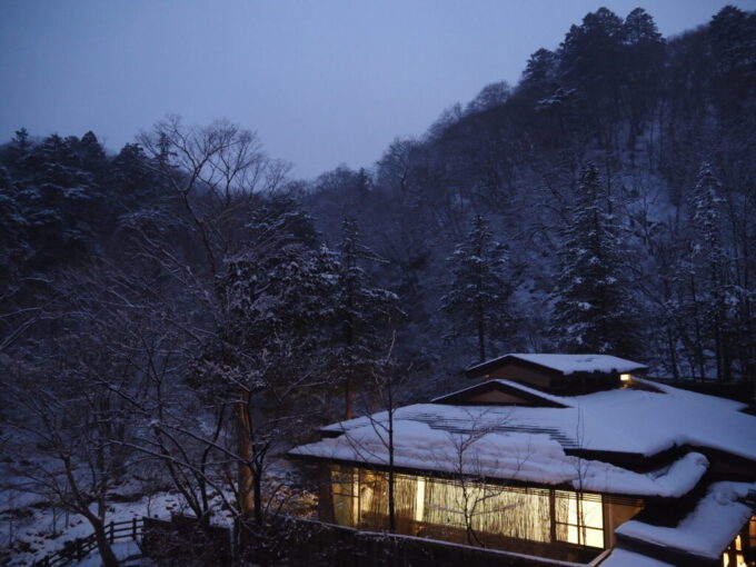 12月中旬塩原温泉郷元湯温泉秘湯の宿元泉館愉しい時間というものはあっという間に過ぎゆきもう夕暮れ時に