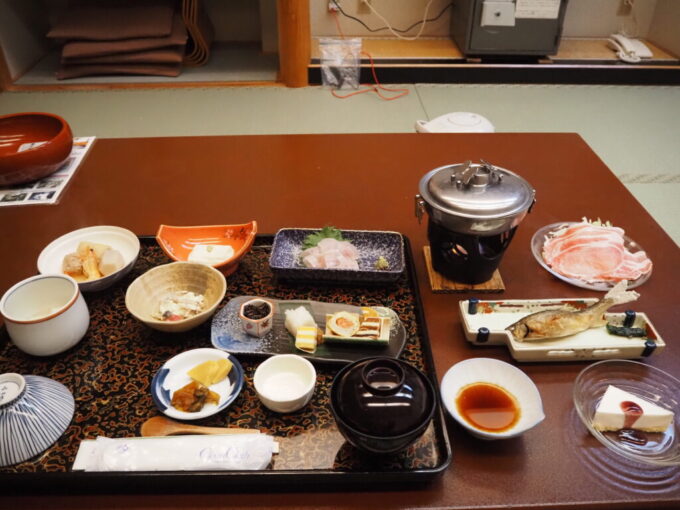 12月中旬塩原温泉郷元湯温泉秘湯の宿元泉館2泊目夕食