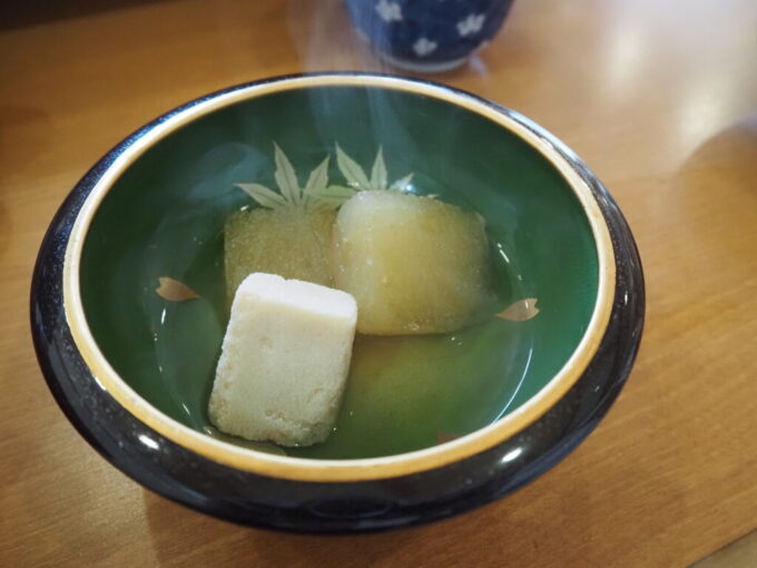 12月中旬塩原温泉郷元湯温泉秘湯の宿元泉館2泊目朝食冬瓜と高野豆腐の煮物