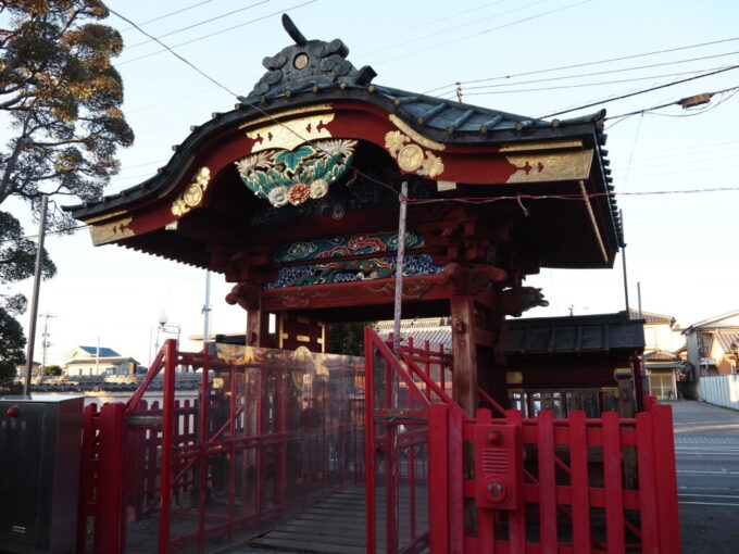 12月中旬初めての佐野厄除大師極彩色に彩られた東照宮唐門