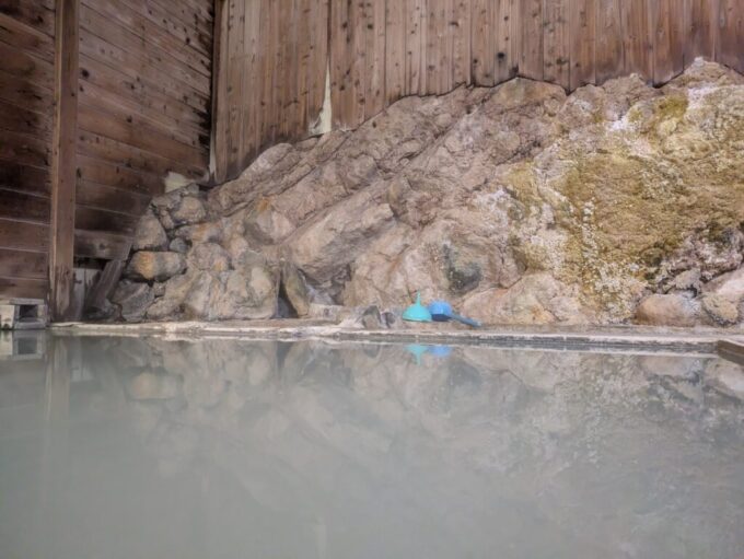 12月中旬塩原温泉郷元湯温泉秘湯の宿元泉館静けさに包まれた夜の邯鄲の湯