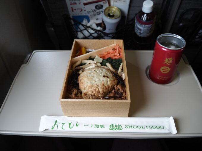 2月上旬東北新幹線E5系やまびこ号盛岡行き斎藤松月堂金格ハンバーグと牛あぶり焼き弁当中身