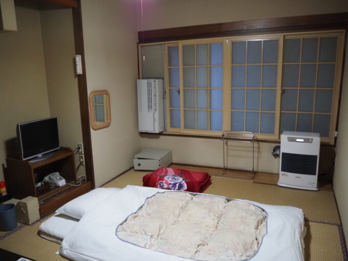 2月上旬冬の花巻台温泉松田屋旅館本館6畳和室