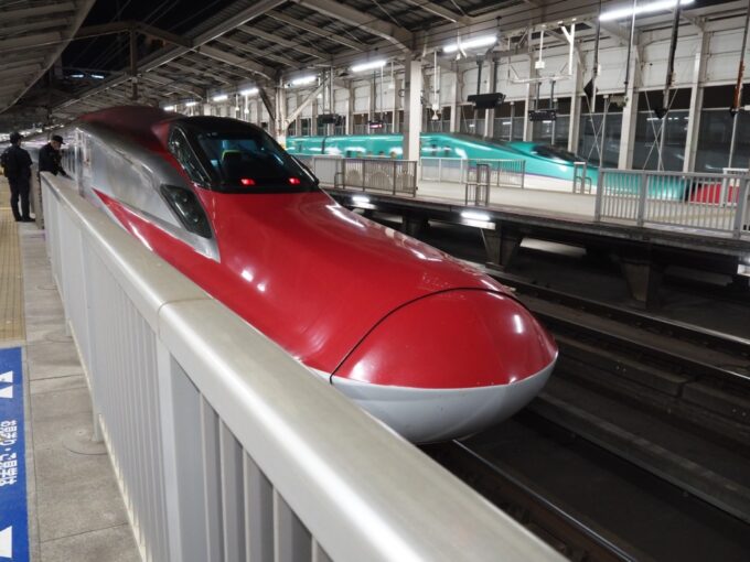 2月上旬夜の仙台東北新幹線E6系こまち号東京行き