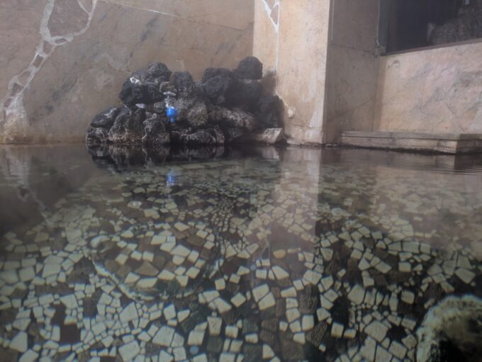 2月上旬冬の花巻台温泉松田屋旅館別館万寿の湯滔々とかけ流される清らかな源泉