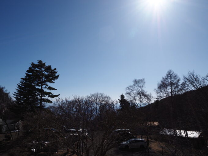 3月上旬浅間山登山口天狗温泉浅間山荘陽光のあふれる6畳和室客室窓からの爽快な眺め