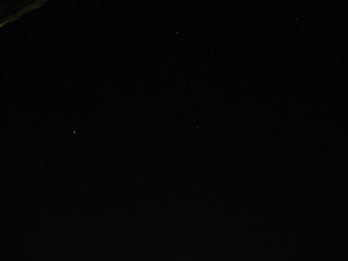 3月上旬浅間山登山口天狗温泉浅間山荘窓を開け空を仰げば煌めくオリオン座