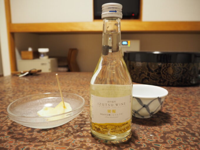 3月上旬浅間山登山口天狗温泉浅間山荘夜のお供に井筒ワイン果報シャルドネ白