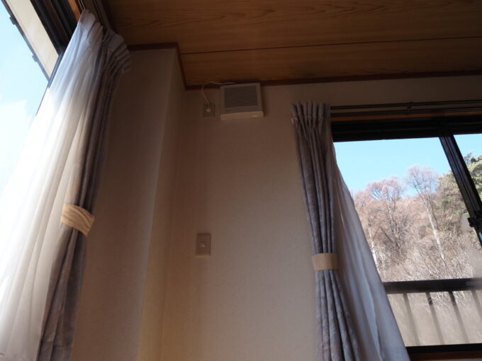 3月上旬浅間山登山口天狗温泉浅間山荘湯上がりに冷たいビールを味わい畳でゴロゴロと過ごす日当たりの良い角部屋での午後