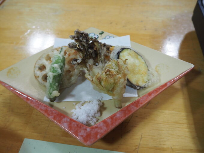 3月上旬浅間山登山口天狗温泉浅間山荘2泊目夕食ふきのとうや野菜の天ぷら