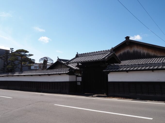 3月上旬はじめての小諸北国街道小諸宿江戸時代初期の小山家の塀や門