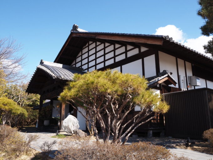 3月上旬はじめての小諸北国街道小諸宿線路わきに移築された旧本陣