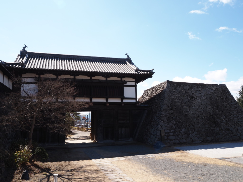 3月上旬初めての小諸大手門広場に残存する小諸城大手門