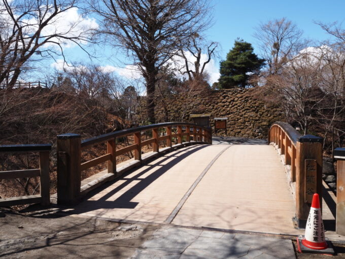 3月上旬初めての小諸小諸城址懐古園黒門橋を渡り二の丸から本丸へ