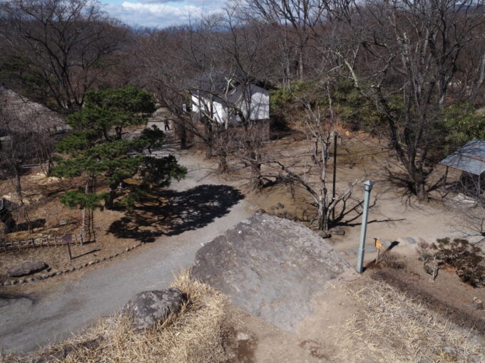 3月上旬初めての小諸小諸城址懐古園天守台から見下ろすと思った以上の高さ