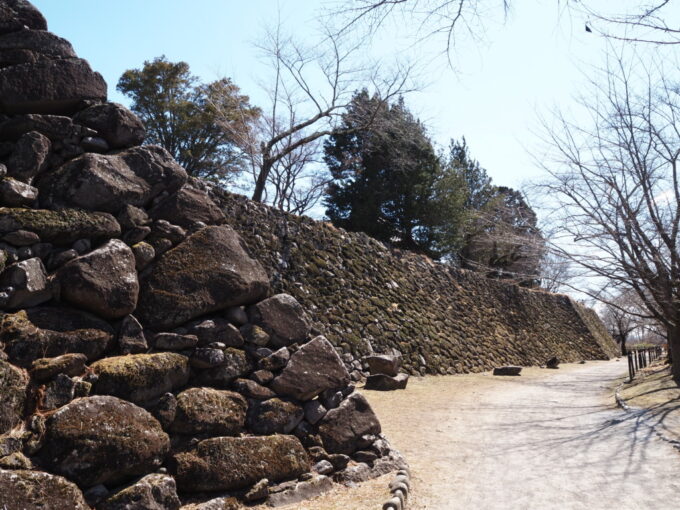 3月上旬初めての小諸小諸城址懐古園荒々しくも密に積まれた本丸のうつくしい野面積みの石垣