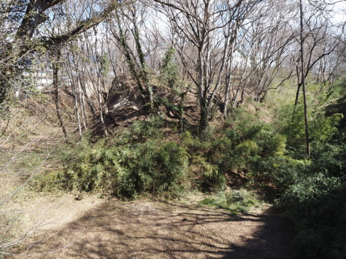 3月上旬初めての小諸小諸城址懐古園田切地形を生かした縄張りの地獄谷