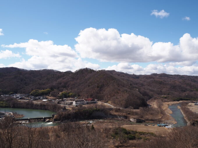 3月上旬初めての小諸小諸城址懐古園水の手展望台から望む千曲川の流れ
