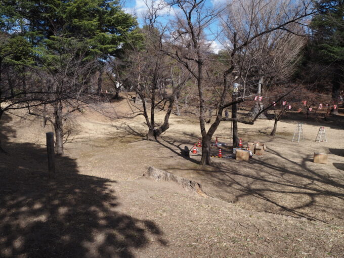 3月上旬初めての上田城跡本丸をぐるりと囲む大規模な土塁